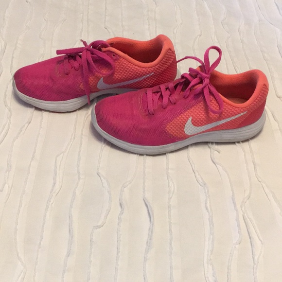 Nike Shoes - Picture 1 of 6